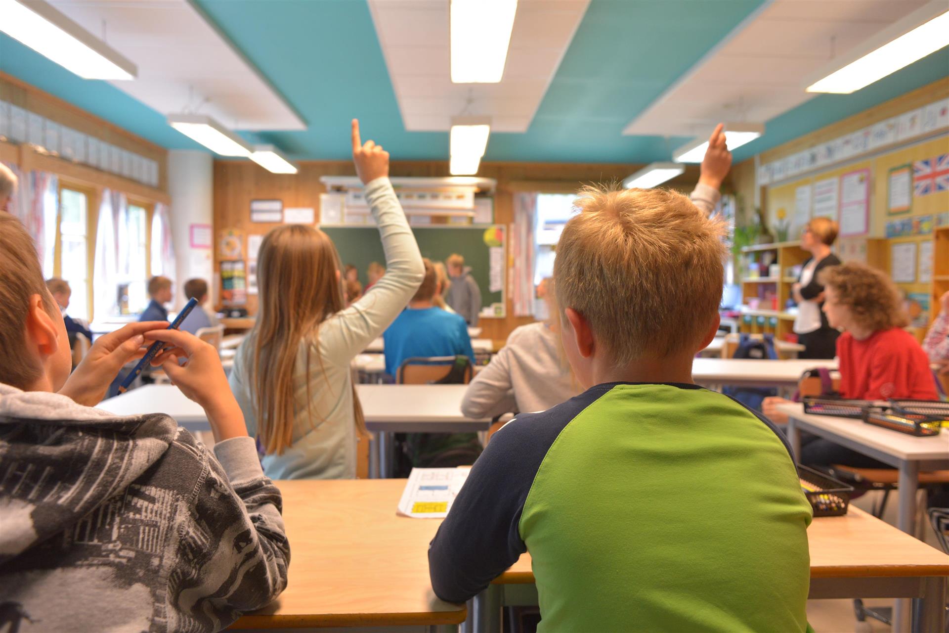 Ivrige elevar i klasserommet